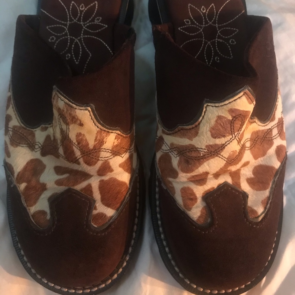 Ariat size 8.5 mules